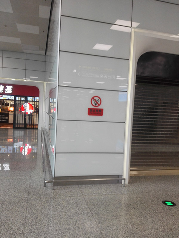 建筑、家具和家電鋼化玻璃油墨在室內(nèi)隔斷上的運(yùn)用